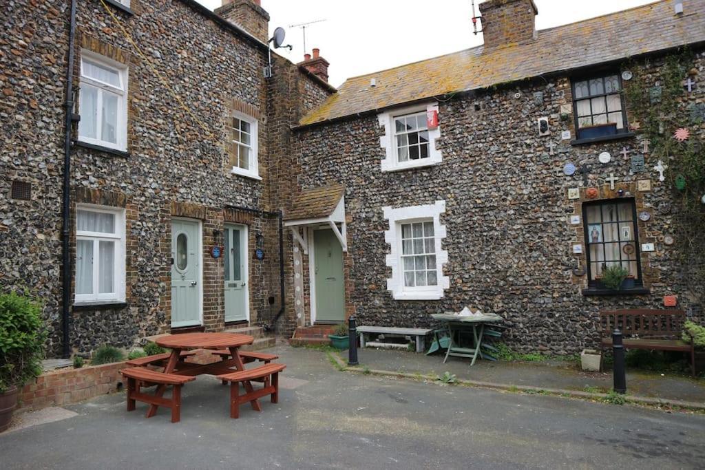 Pickwick's Place By The Sea *